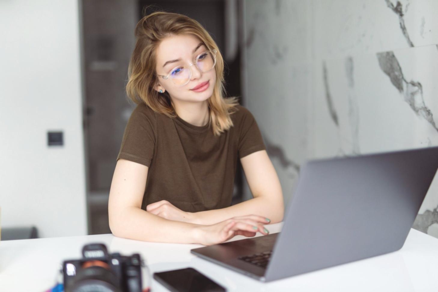 Spazio di lavoro organizzato per lo studio del web design